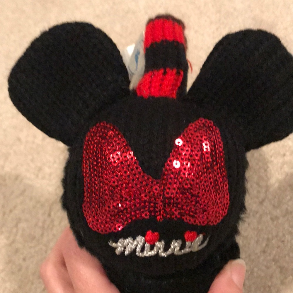 Girls Minnie Mouse ear muffs